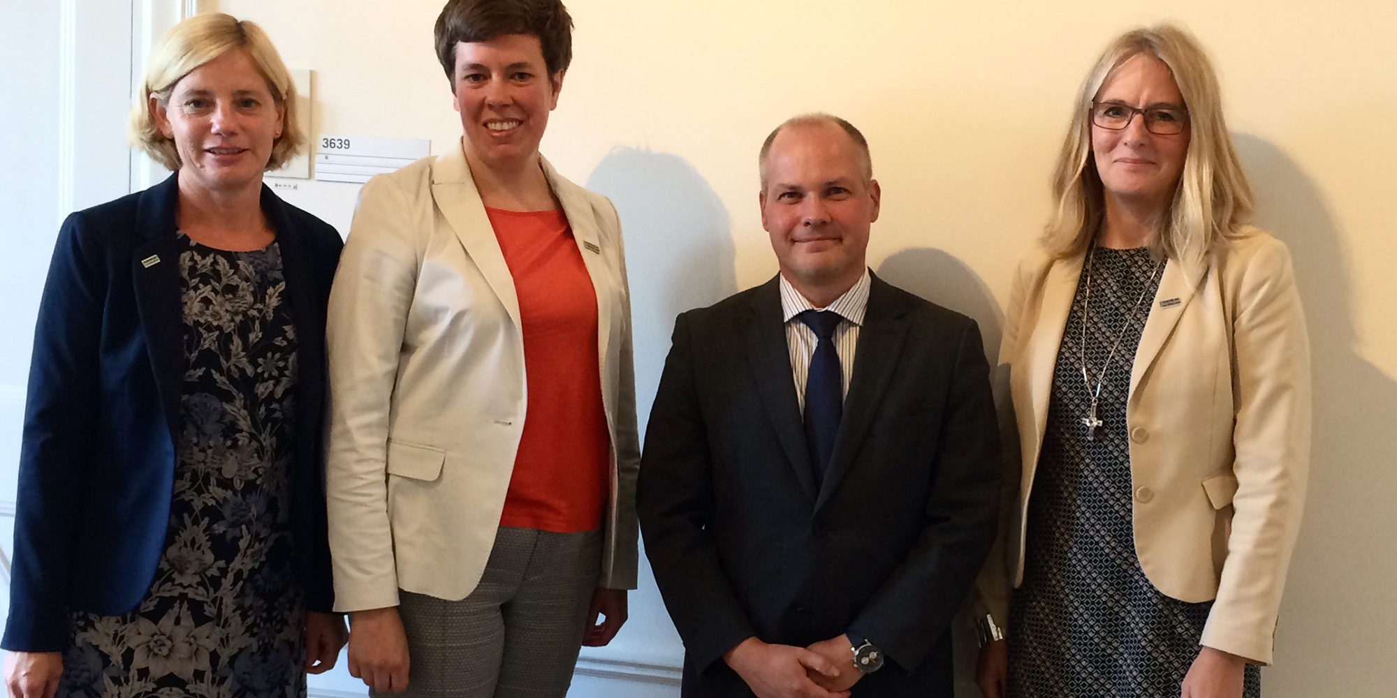 Möte med justitie- och migrationsministern om ändrad asyllag Morgan Olofsson tillsammans med representanter från Stockholms Stadsmissions ledning