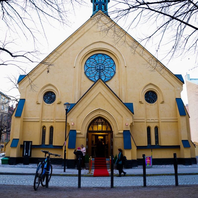 Bild på fasaden till Stockholms Stadsmissions mötesplats vid Mariatorget.